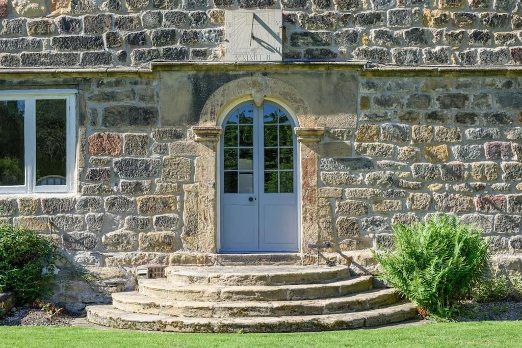 10 Bed Stunning House In Village, With Hot Tub Ovingham Екстериор снимка